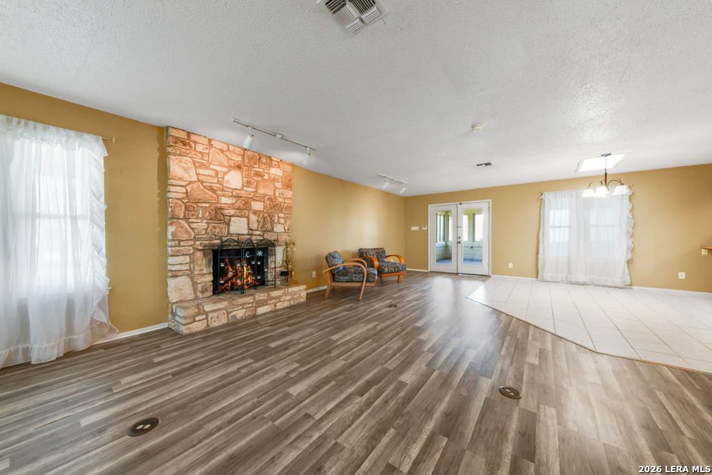 1033 East Live Oak Road Schertz, TX 78154 - Photo 7 of 35