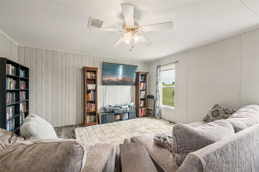 141 Kid Road Boyd, TX 76023 - Photo 16 of 40