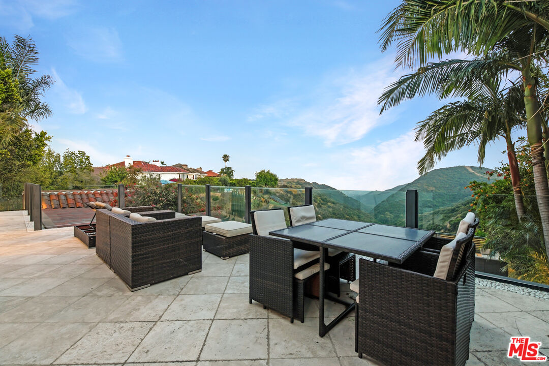 12608 Promontory Road Los Angeles, CA 90049 - Photo 31 of 59