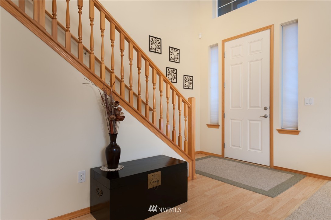 8618 Northeast 201st Place Bothell, WA 98011 - Photo 3 of 25 Gallery Image 3