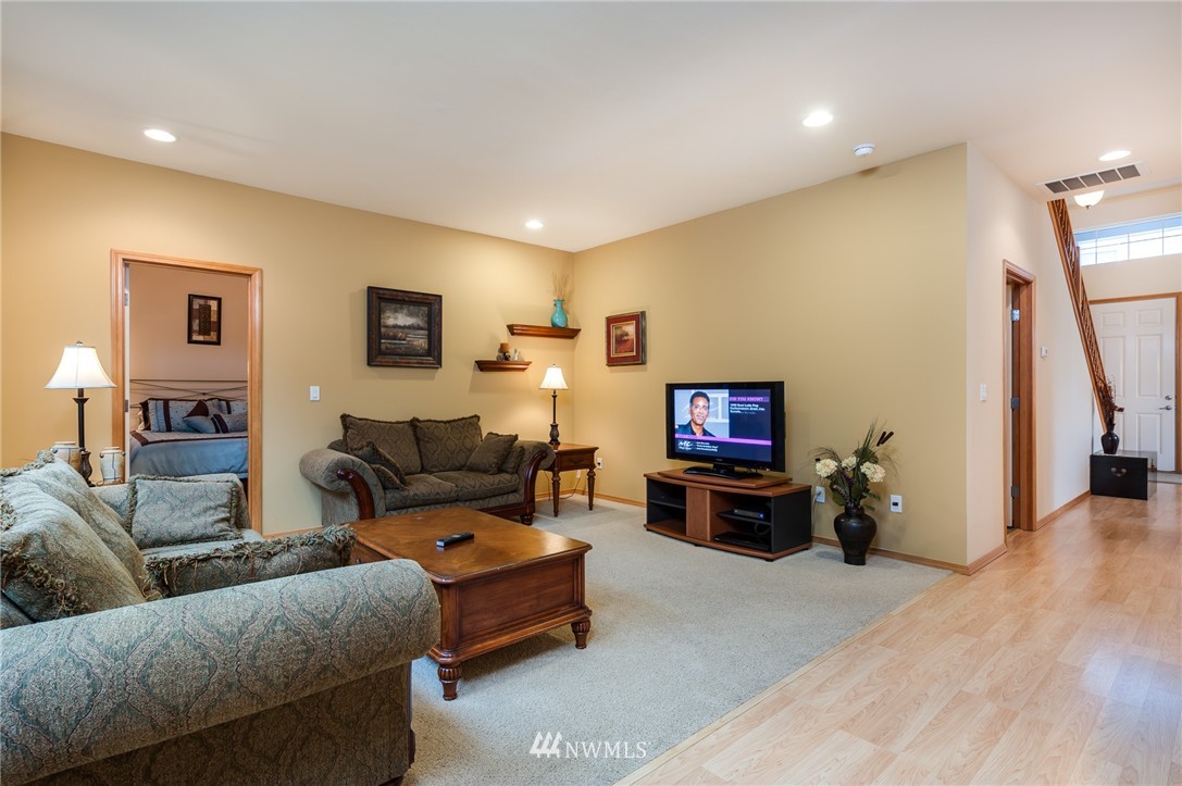 8618 Northeast 201st Place Bothell, WA 98011 - Photo 7 of 25 Gallery Image 7