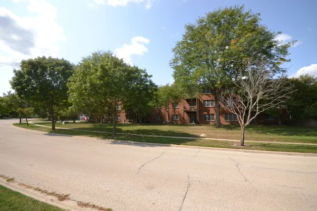 $150,000 | Lot 1 Highland Springs Drive, Elgin, IL 60123