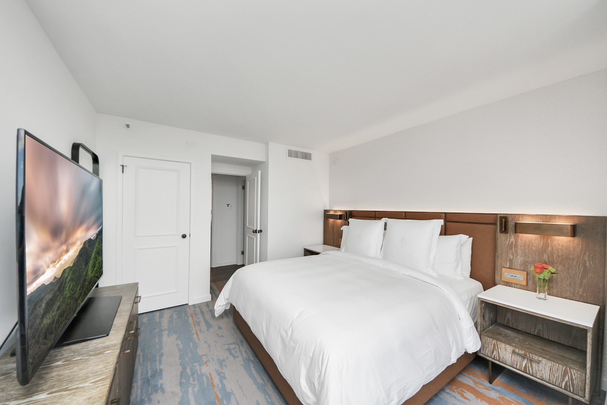1300 Lamar Street, Unit S8 Houston, TX 77010 - Photo 28 of 50 a bedroom with a bed and a flat screen tv