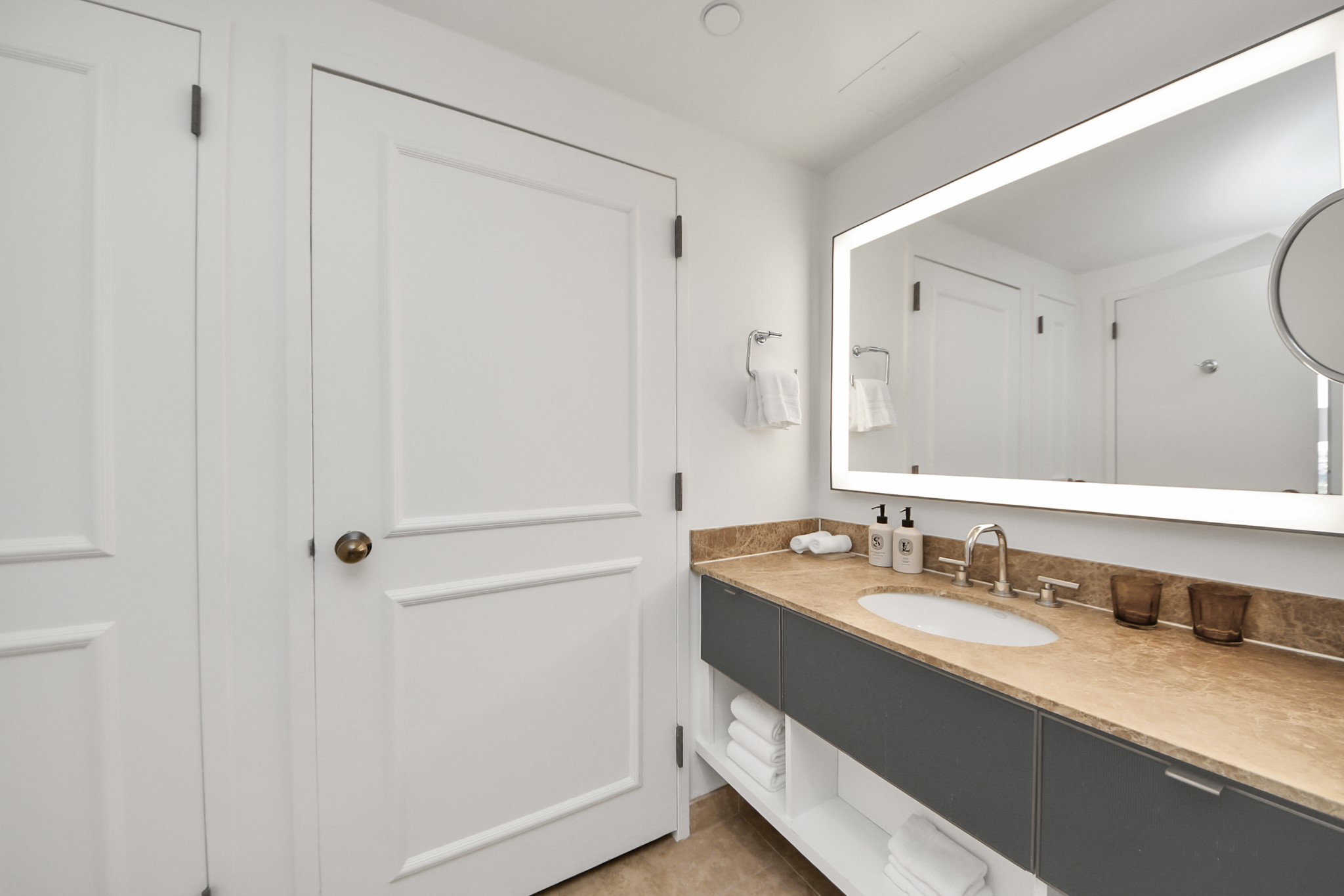 1300 Lamar Street, Unit S8 Houston, TX 77010 - Photo 42 of 50 a bathroom with a double vanity sink and a mirror