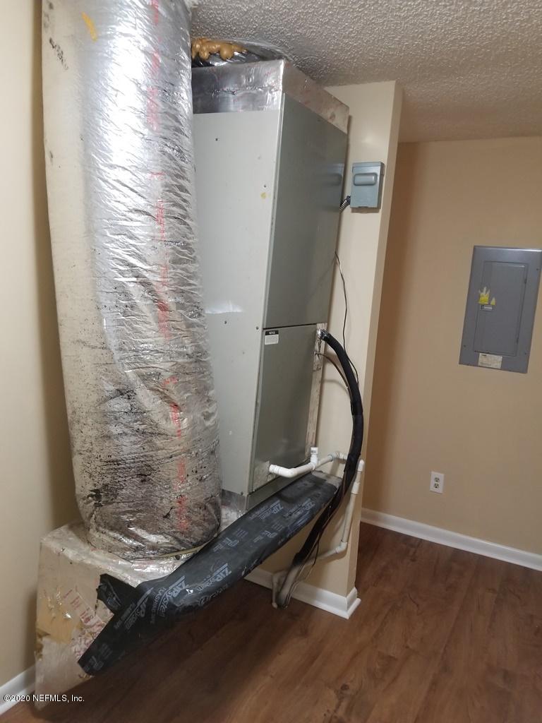 5449 Foxboro Road, Unit 7 Jacksonville, FL 32208 - Photo 9 of 37 20200322_115135