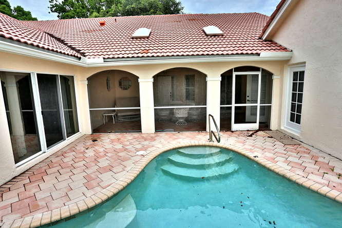 6829 Sun River Road Boynton Beach, FL 33437 - Photo 31 of 48 Pool in courtyard