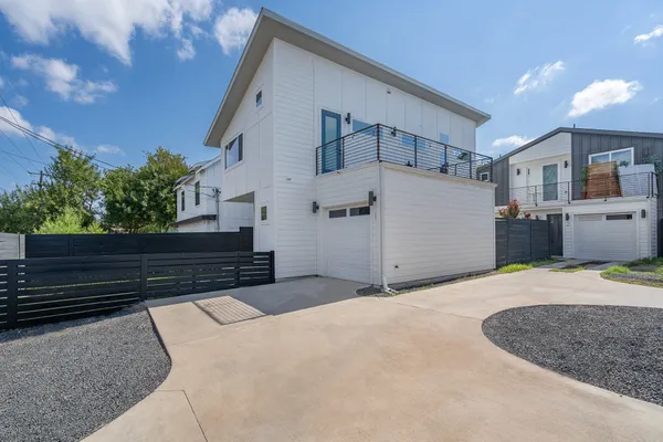 $2,600 | 1419 Montopolis Drive, Unit 1, Austin, TX 78741