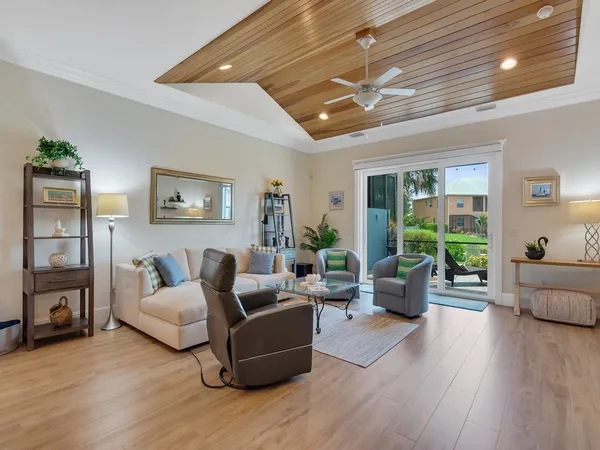 $5,000 | 2010 Bridgepointe Circle, Unit 102, Vero Beach, FL 32967