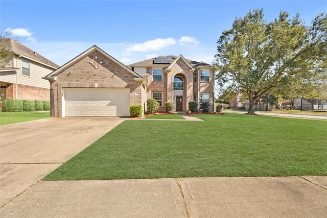 $415,000 | 2607 Sunny Shores Drive, Pearland, TX 77584