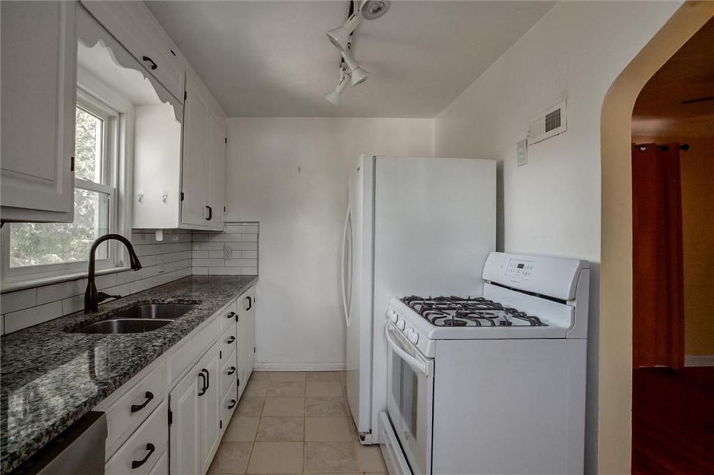 9328 West 51st Street Merriam, KS 66203 - Photo 12 of 36