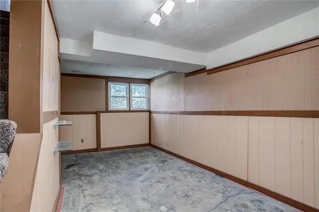 $320,000 | 9328 West 51st Street, Merriam, KS 66203