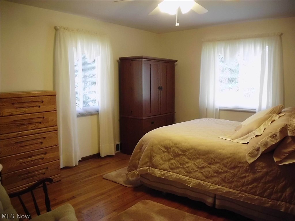 180 Winchester Road Akron, OH 44333 - Photo 11 of 19 Master bedroom