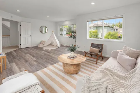 $2,100,000 | 13711 Northeast 135th Place, Kirkland, WA 98034