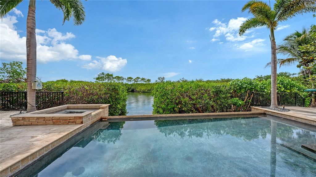 1356 Point Crisp Road Sarasota, FL 34242 - Photo 18 of 55 Gallery Image 18