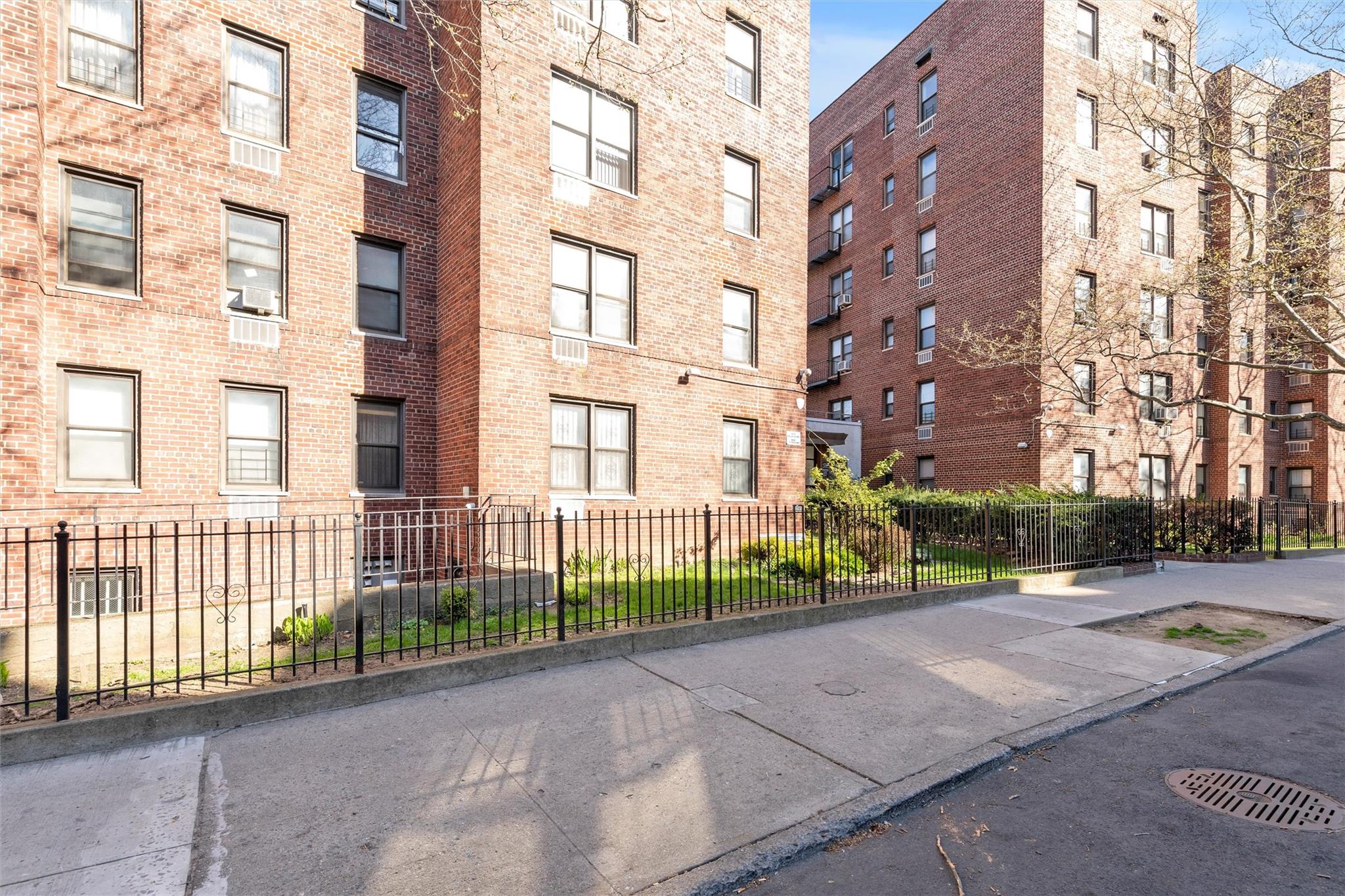 141-05 Pershing Crescent, Unit 210 Queens, NY 11435 - Photo 19 of 22 View of building exterior
