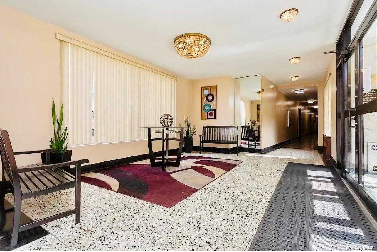 141-05 Pershing Crescent, Unit 210 Queens, NY 11435 - Photo 7 of 22 View of common area