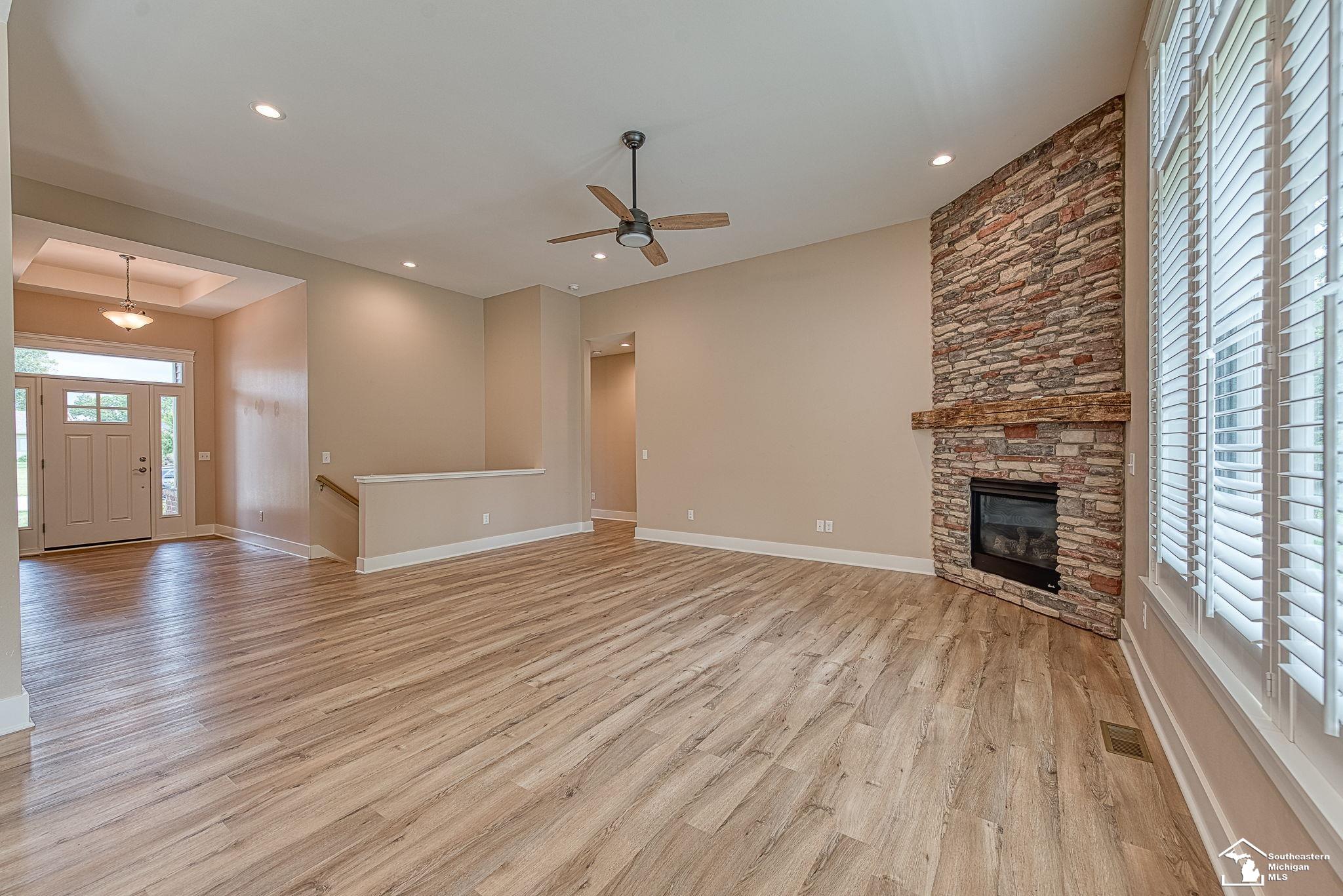 545 Rose Crest Monroe, MI 48162 - Photo 4 of 44