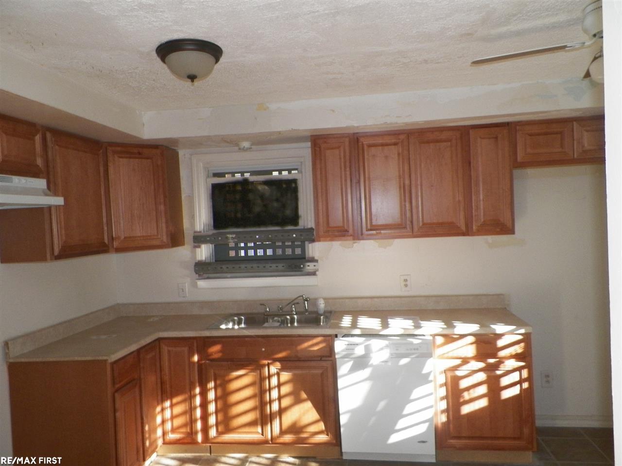 3944 Balfour Road Detroit, MI 48224 - Photo 11 of 30