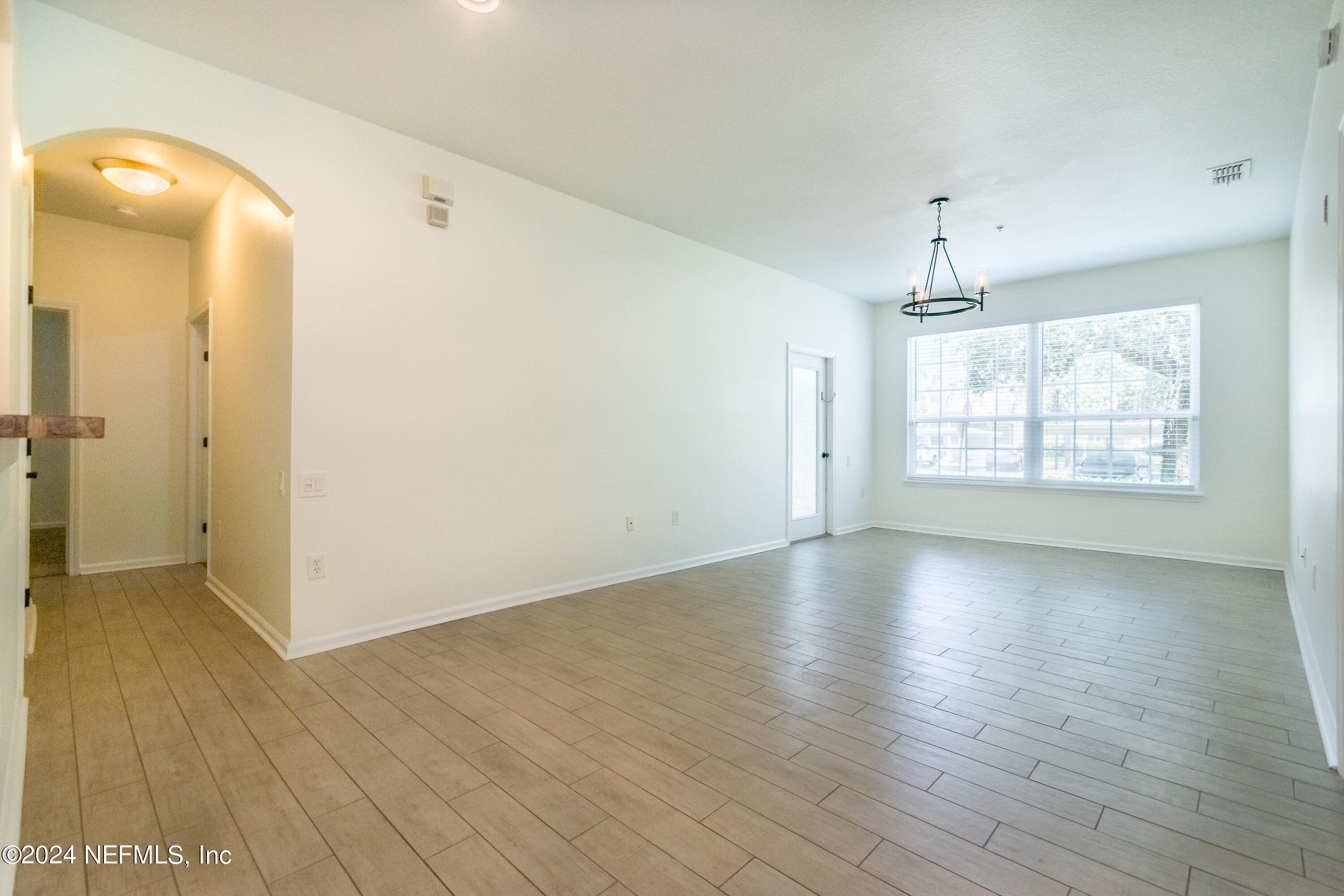 10550 Baymeadows Road, Unit 820 Jacksonville, FL 32256 - Photo 3 of 19 Living Room