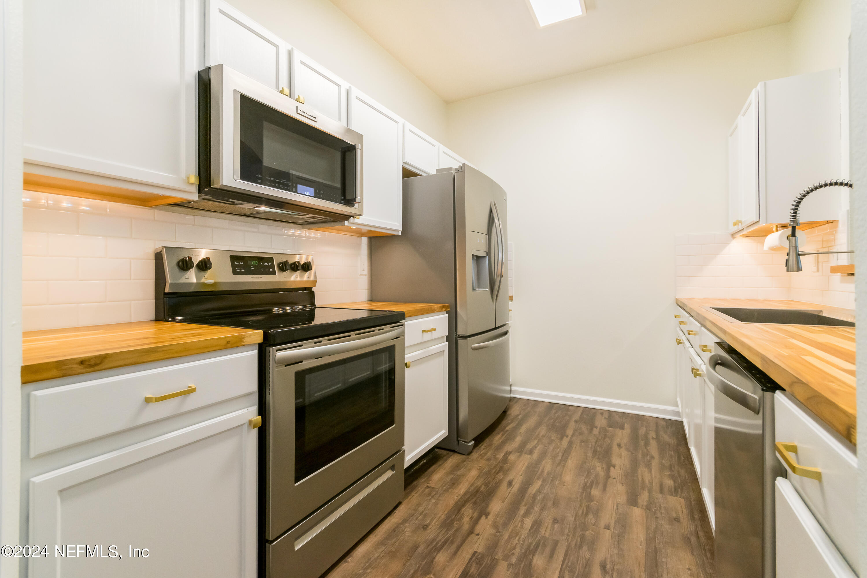 10550 Baymeadows Road, Unit 820 Jacksonville, FL 32256 - Photo 5 of 19 Kitchen