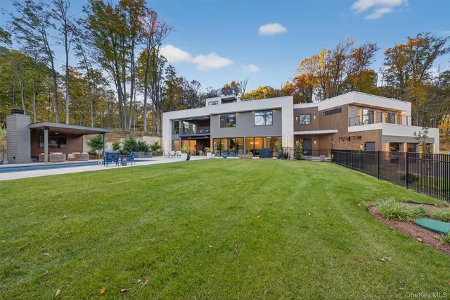 a view of a house with backyard and deck