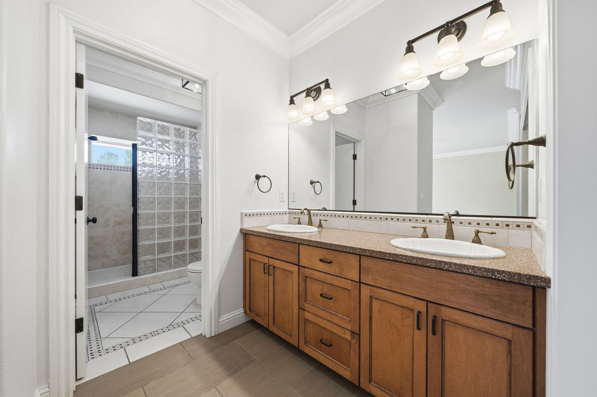 6760 Amber Ridge Drive Anderson, CA 96007 - Photo 15 of 30 Master Bath