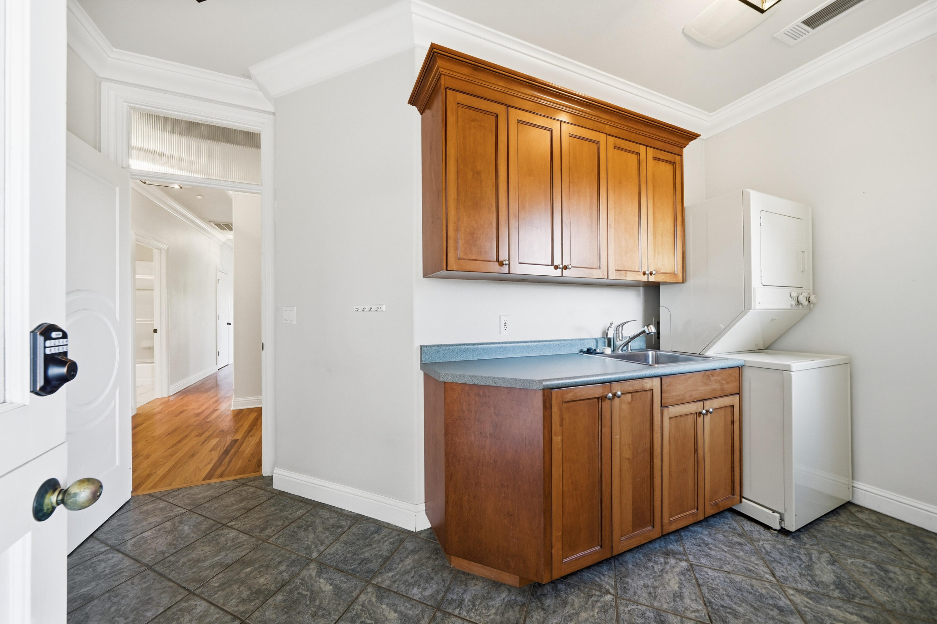 6760 Amber Ridge Drive Anderson, CA 96007 - Photo 23 of 30 Laundry