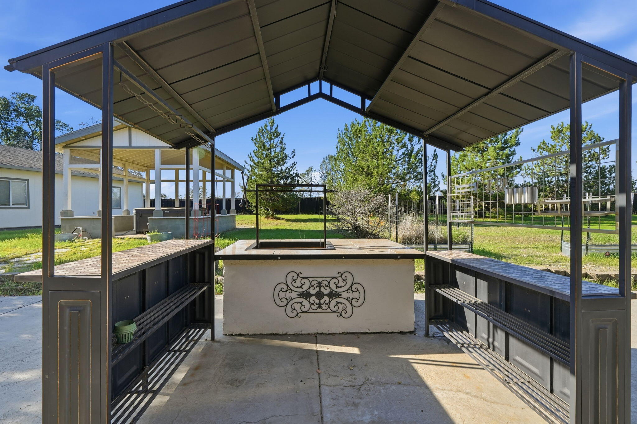 6760 Amber Ridge Drive Anderson, CA 96007 - Photo 26 of 30 Outdoor kitchen