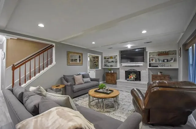 $2,400 | 10519 Jaycreek Drive, Houston, TX 77070