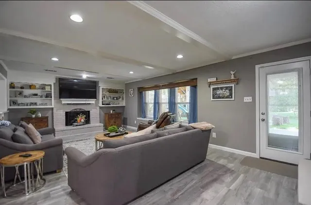 $2,400 | 10519 Jaycreek Drive, Houston, TX 77070