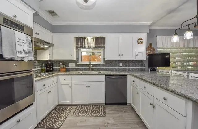 $2,400 | 10519 Jaycreek Drive, Houston, TX 77070