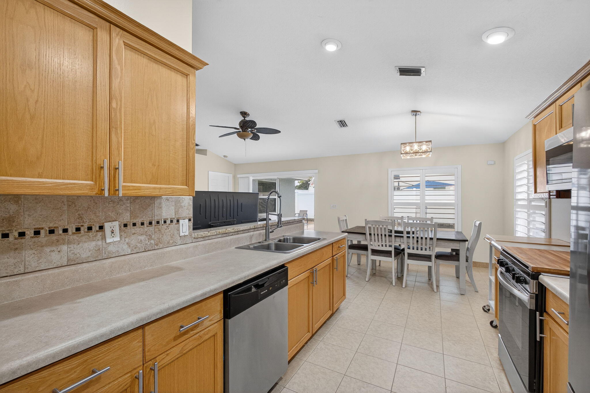 6394 Drake Street Jupiter, FL 33458 - Photo 16 of 54 19-web-or-mls-034_5D1A8432