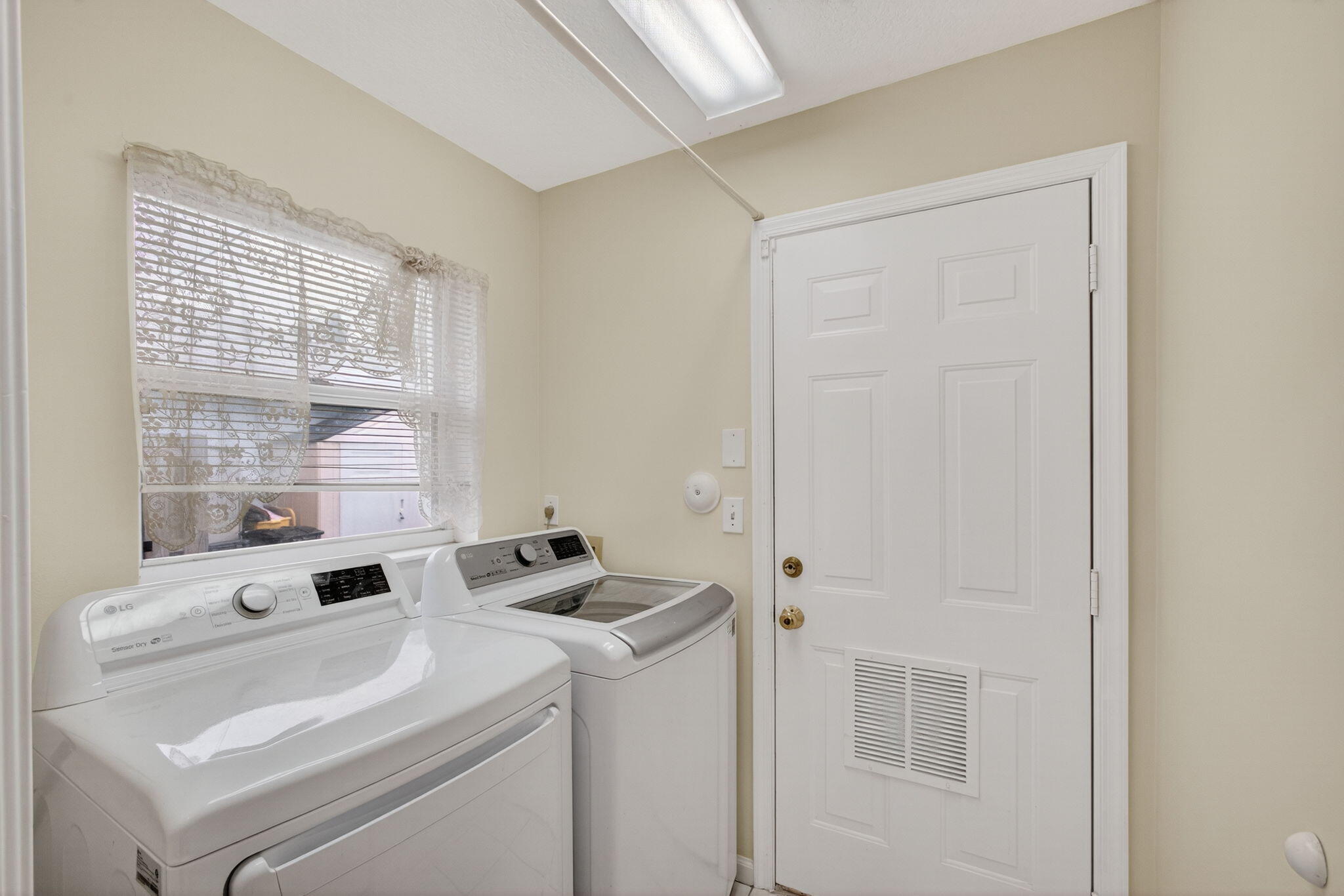 6394 Drake Street Jupiter, FL 33458 - Photo 17 of 54 20-web-or-mls-035_5D1A8437