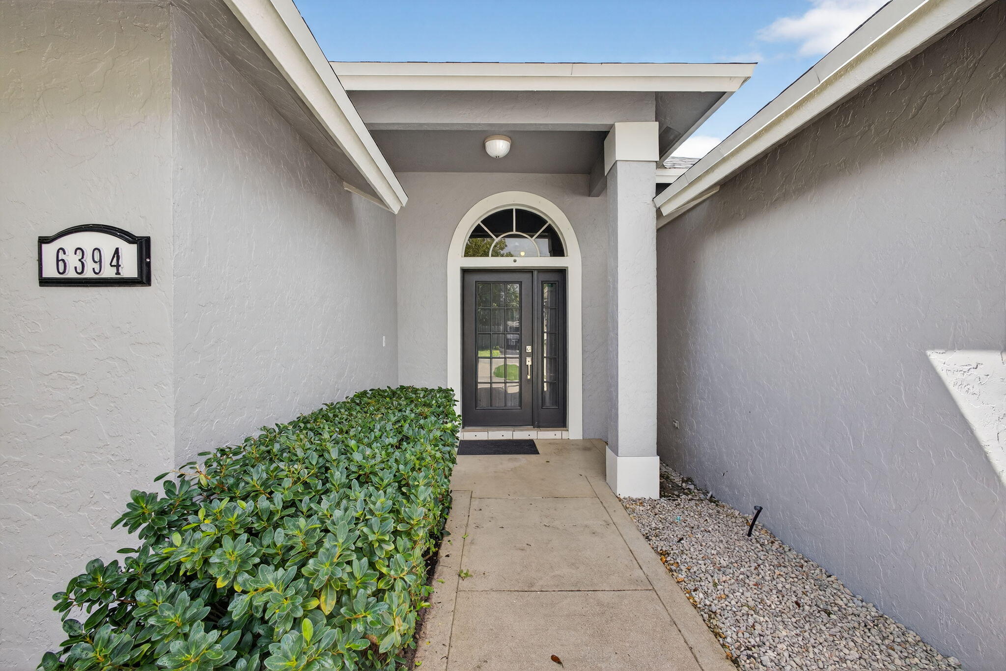 6394 Drake Street Jupiter, FL 33458 - Photo 2 of 54 5-web-or-mls-005_5D1A8282