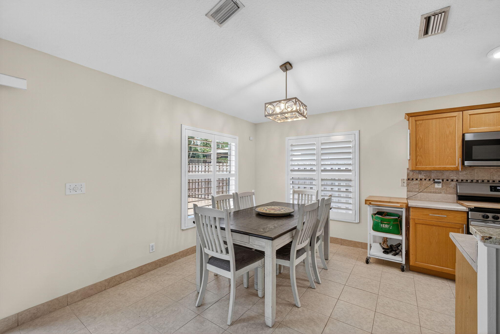 6394 Drake Street Jupiter, FL 33458 - Photo 8 of 54 14-web-or-mls-029_5D1A8411