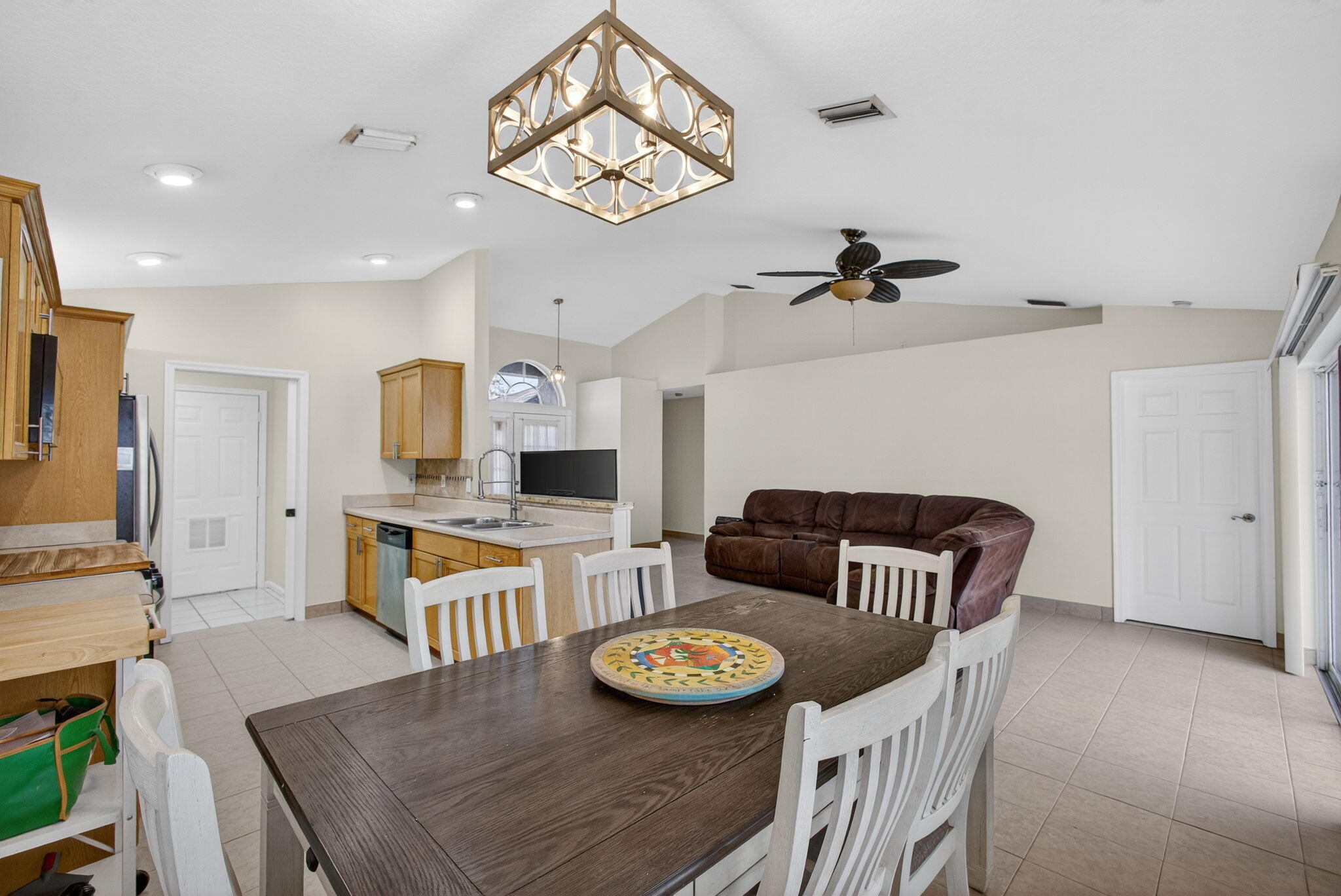 6394 Drake Street Jupiter, FL 33458 - Photo 9 of 54 16-web-or-mls-031_5D1A8420