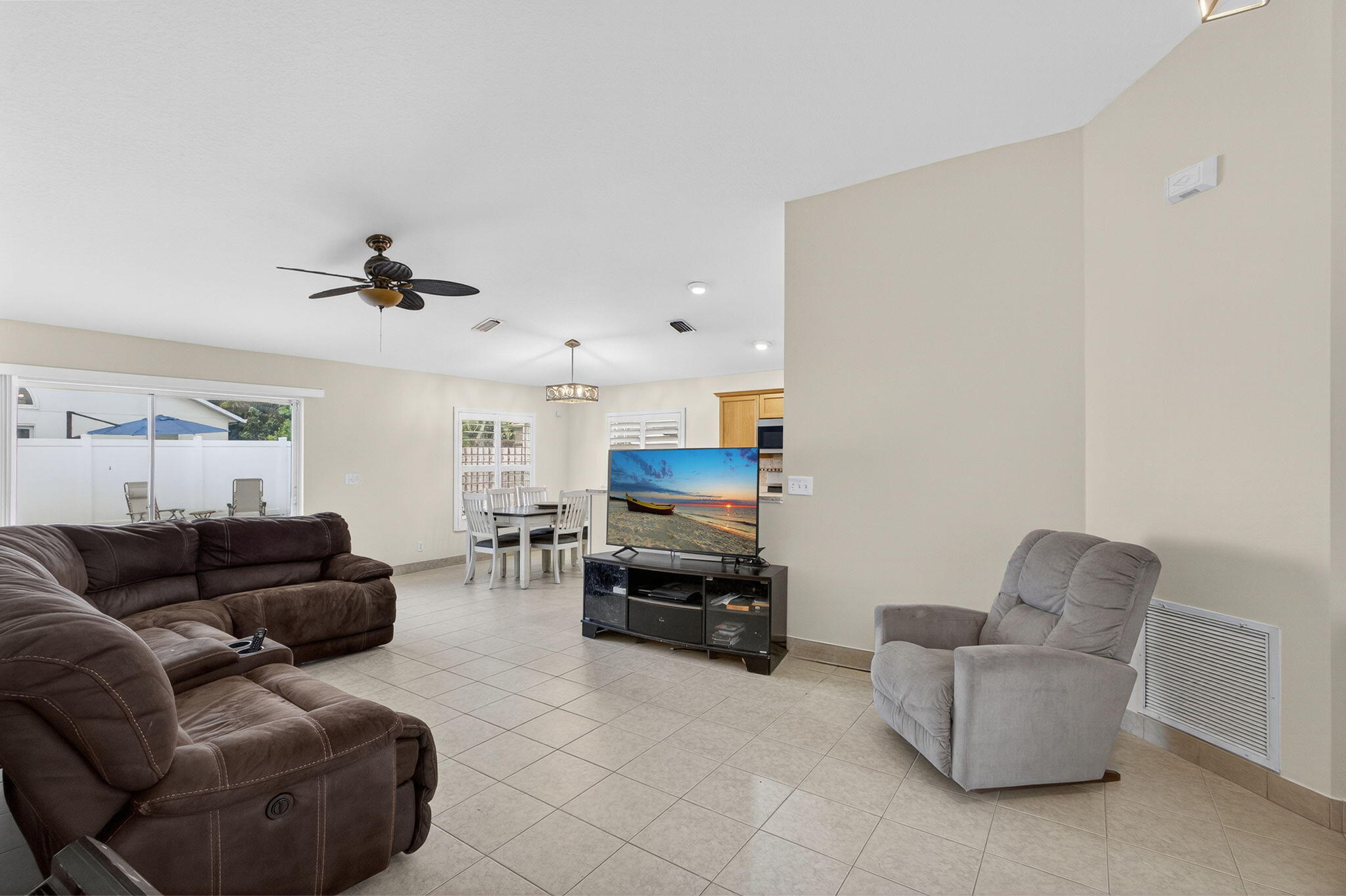 6394 Drake Street Jupiter, FL 33458 - Photo 10 of 54 9-web-or-mls-024_5D1A8385