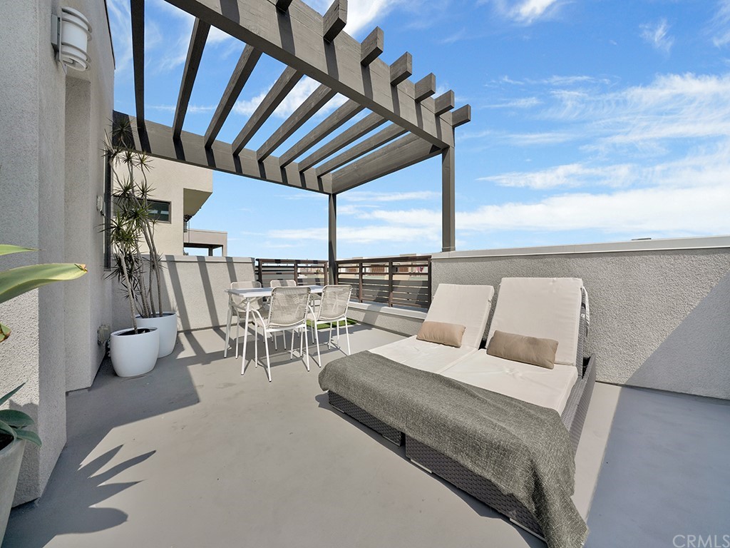 604 Malibu Costa Mesa, CA 92627 - Photo 31 of 40 a living room with furniture and a chandelier