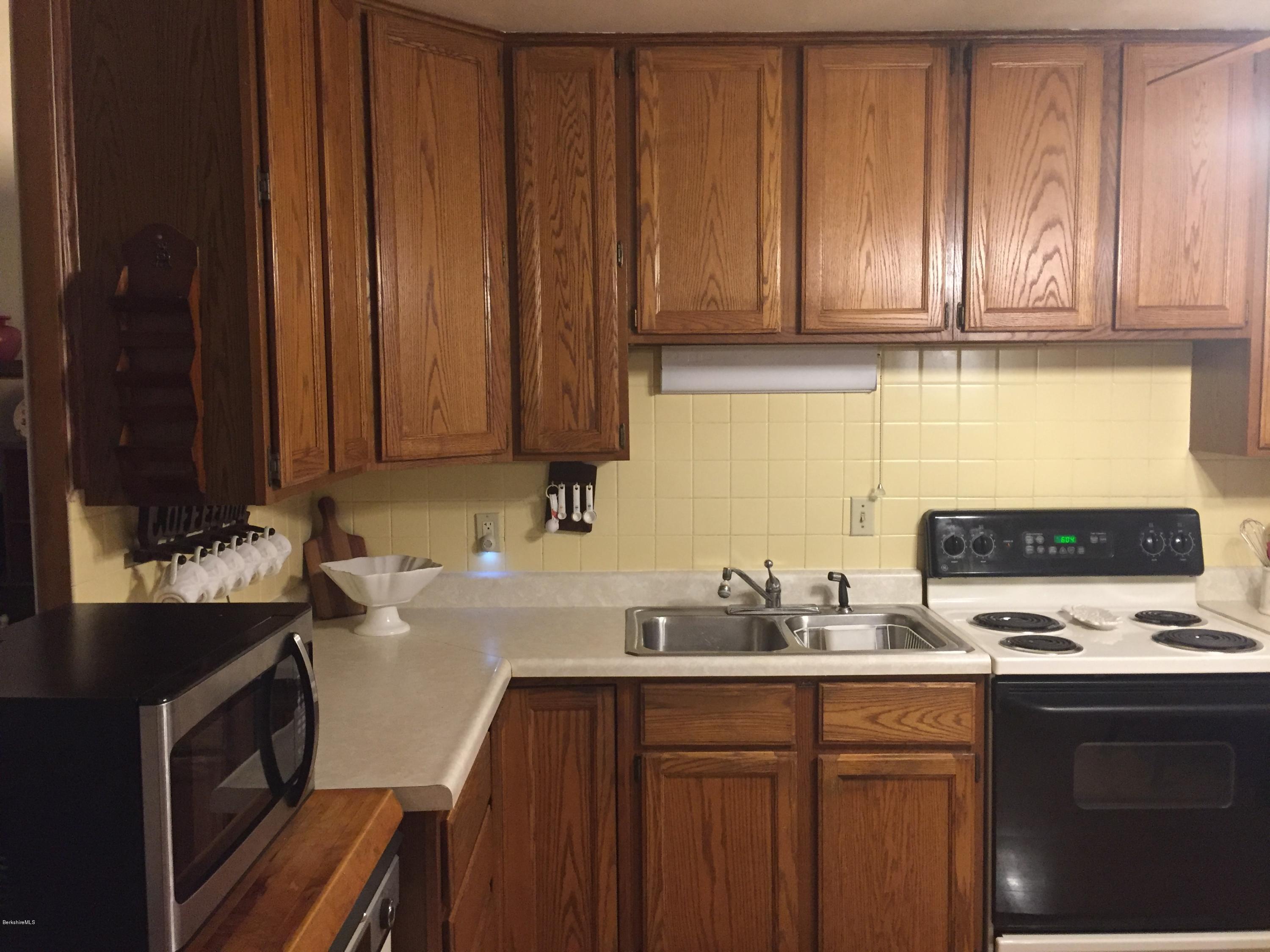 186 Partridge Road Pittsfield, MA 01201 - Photo 6 of 25 F49FAB1F-751C-41FB-89AF-A85C27C32787