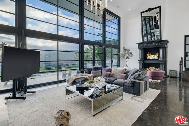 $38,000 | 2135 Hercules Drive, Los Angeles, CA 90046