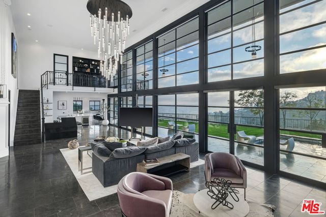 $38,000 | 2135 Hercules Drive, Los Angeles, CA 90046