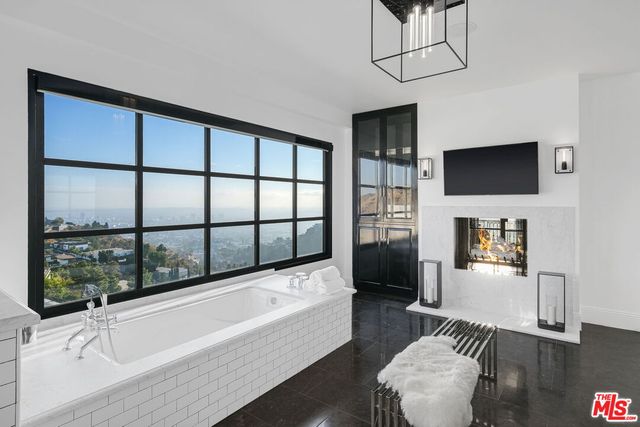 $38,000 | 2135 Hercules Drive, Los Angeles, CA 90046