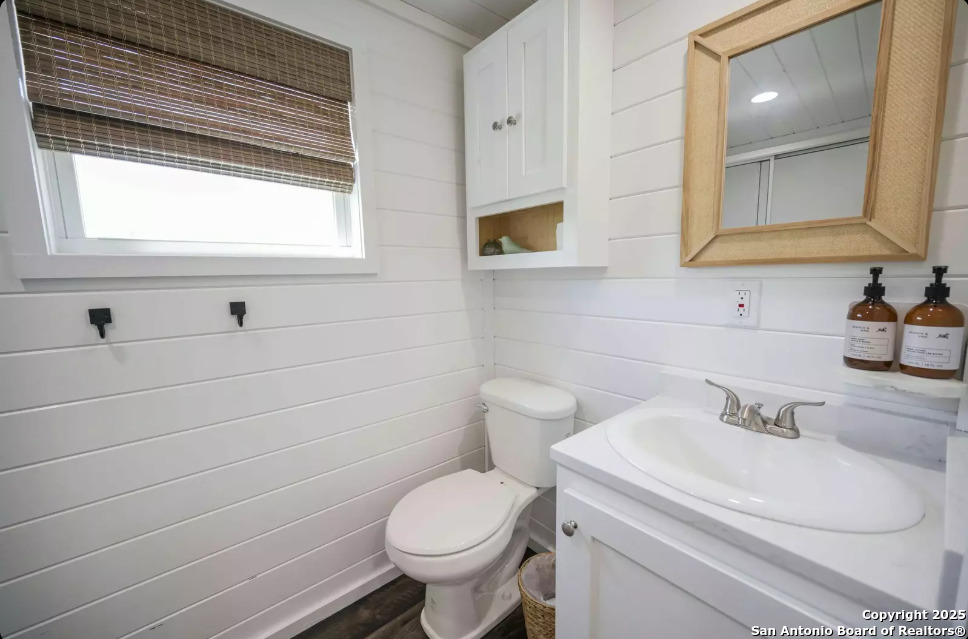 5386 Ranch Road 1376, Unit 97 Fredericksburg, TX 78624 - Photo 11 of 27 a bathroom with a toilet sink vanity and mirror