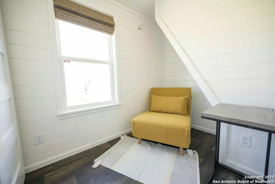 5386 Ranch Road 1376, Unit 97 Fredericksburg, TX 78624 - Photo 12 of 27 a bedroom with a bed and a window