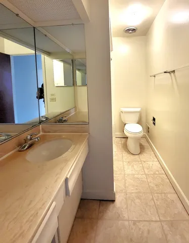 $2,500 | 724 Concord Lane, Barrington, IL 60010