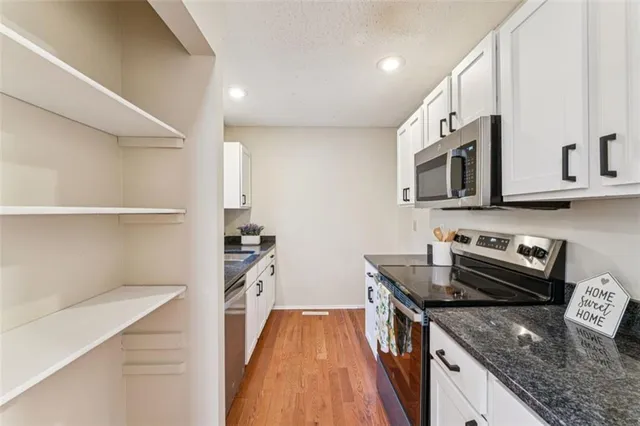 $237,500 | 10902 Bradshaw Street, Overland Park, KS 66210