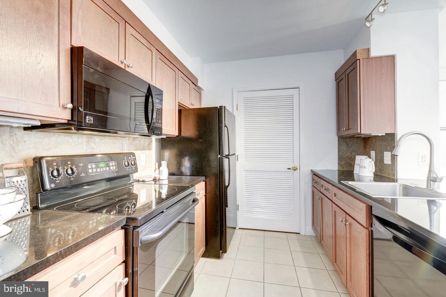 631 D Street Northwest, Unit 526 Washington, DC 20004 - Photo 5 of 32