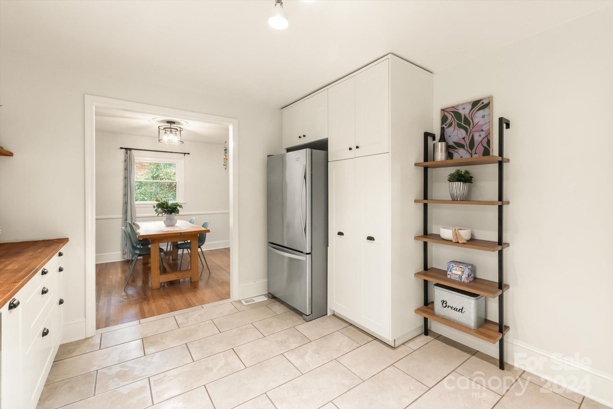 5822 Brookhaven Road Charlotte, NC 28210 - Photo 17 of 48 a view of kitchen with windows
