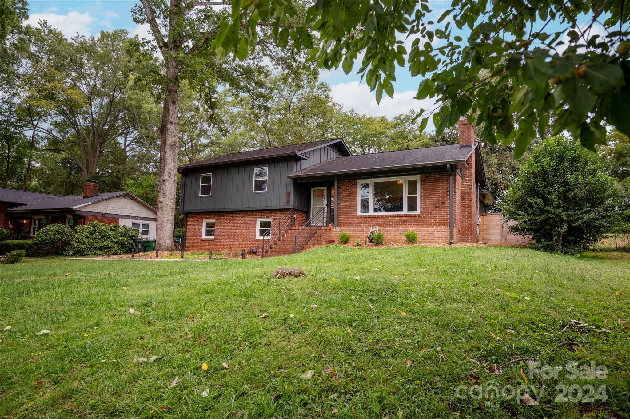 5822 Brookhaven Road Charlotte, NC 28210 - Photo 48 of 48 a front view of a house with garden