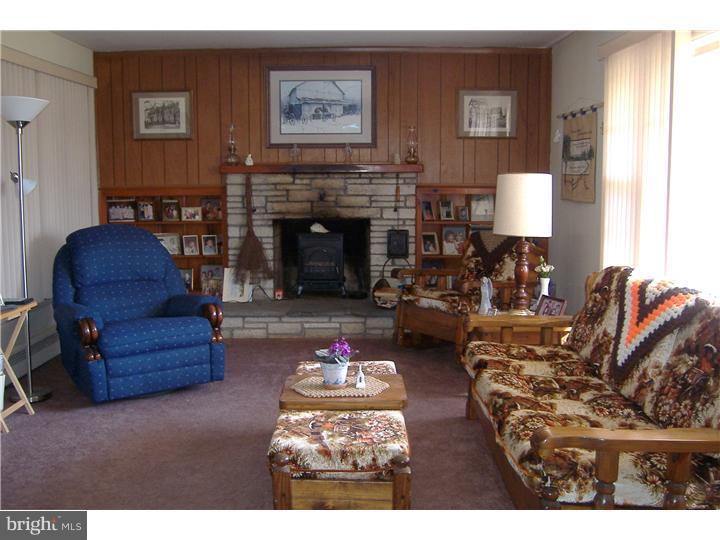 1395 Kepler Road Pottstown, PA 19464 - Photo 3 of 19 Living Room